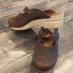Brown leather Dansko clog